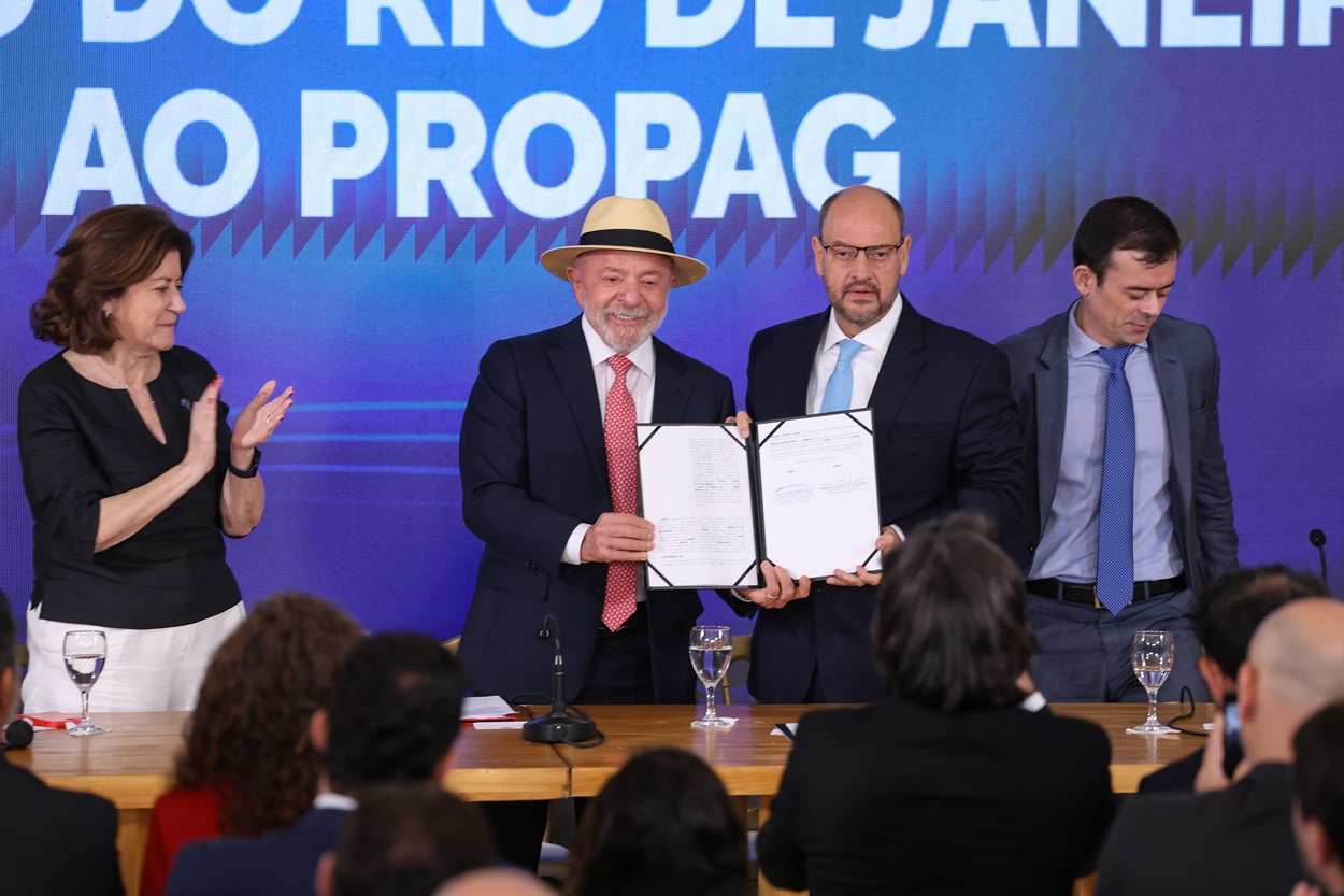 Lula diz que governo não vai criar obstáculos para governador interino do Rio