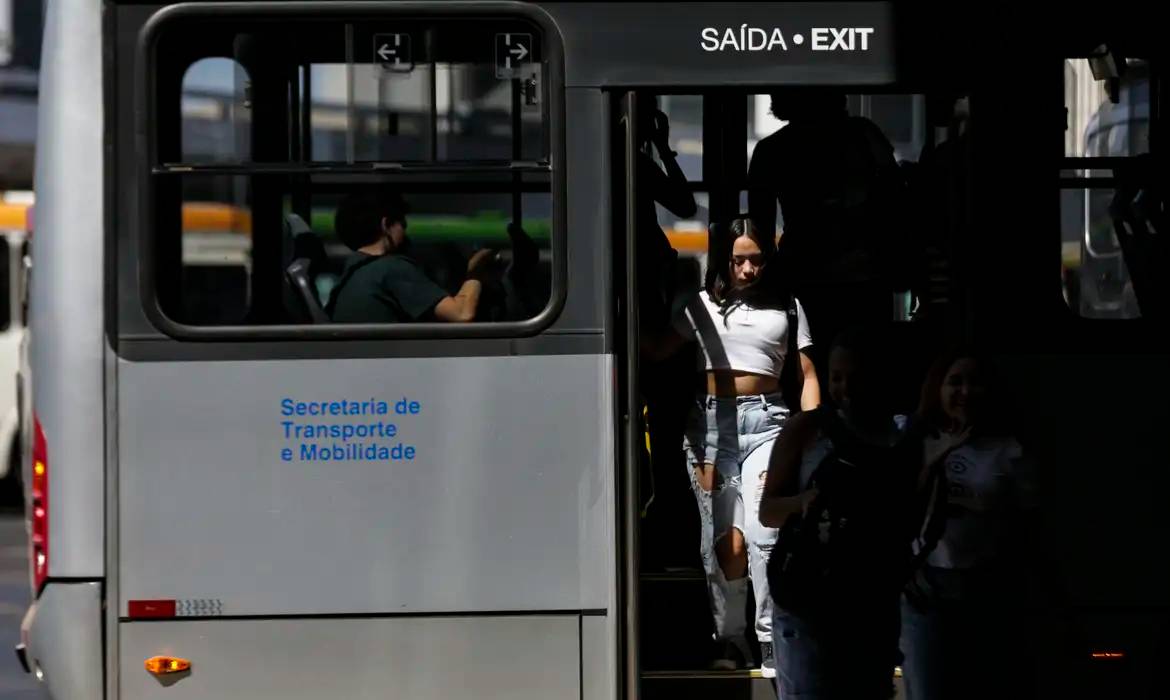 Dinheiro deixa de ser aceito nos ônibus municipais do Rio a partir deste domingo