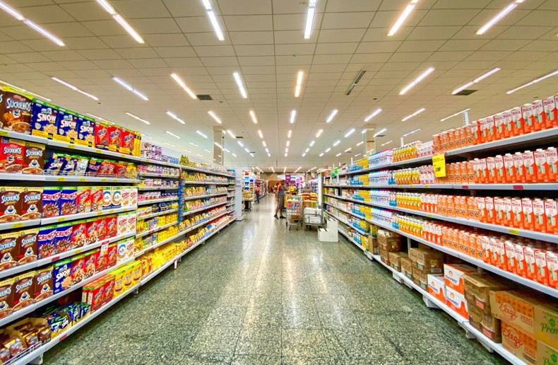 Marcas próprias avançam 3,8x mais — e não só para quem economiza