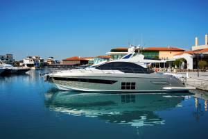 Barcos de Lazer: Churrasco, Esportes e Conectividade Ditando Tendências