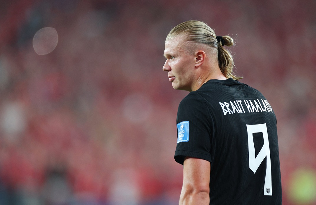 Haaland e o mistério das camisas: por que o atacante muda o nome na Noruega?