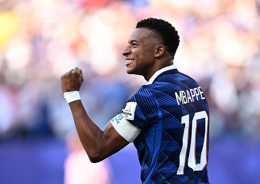 ASSISTA AO GOL: França bate Paraguai com gol de pênalti de Mbappé e chega