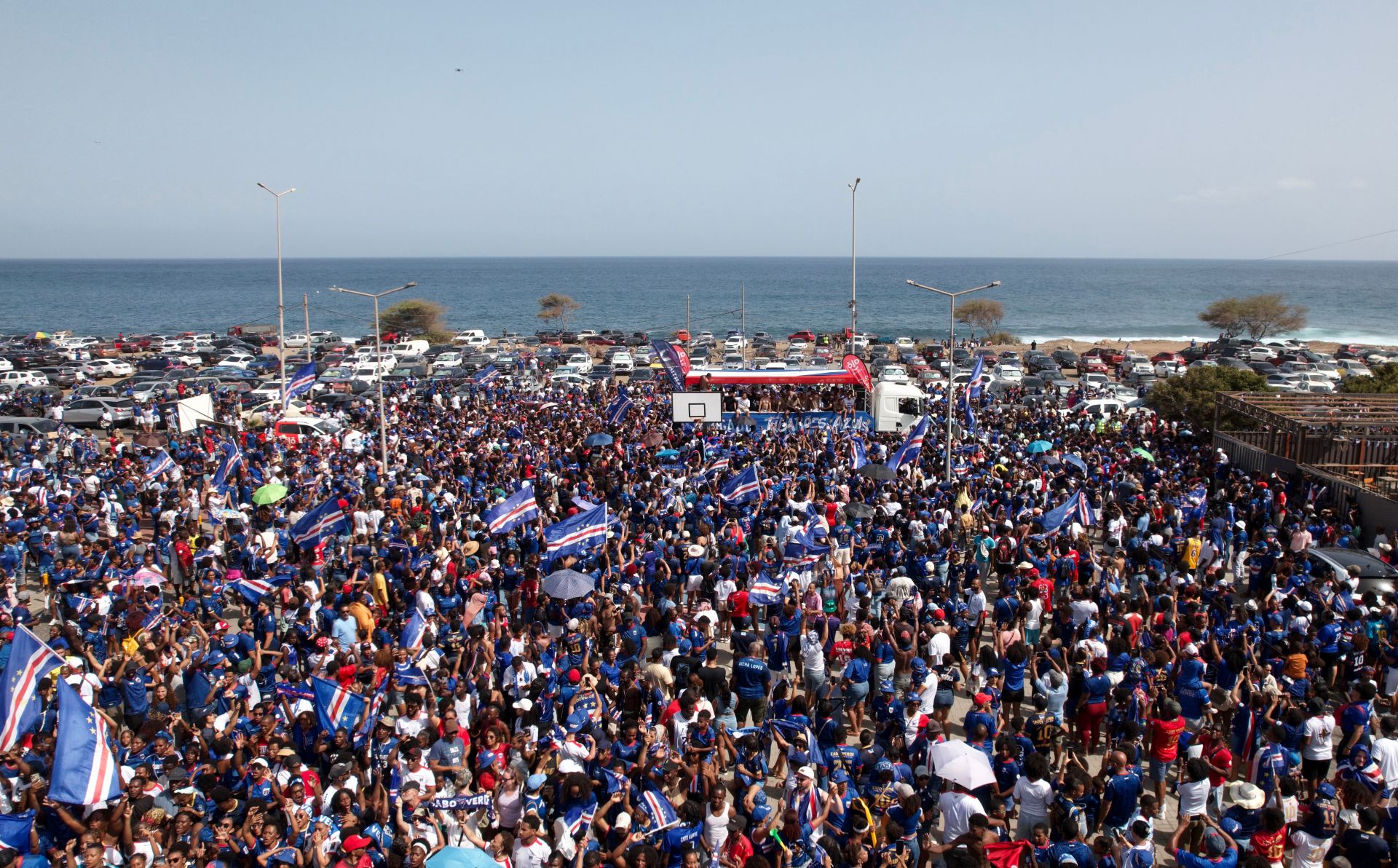 Seleção de Cabo Verde é recebida como heroína após Copa de 2026