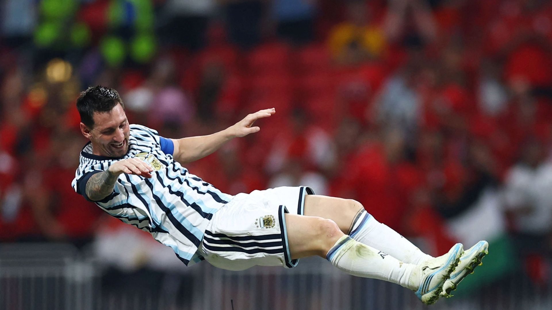Arcebispo de Buenos Aires cita Messi em missa comemorativa da independência argentina