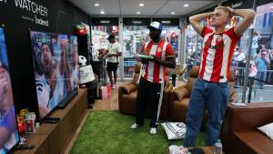 Casal é pago para assistir todos os jogos da Copa do Mundo