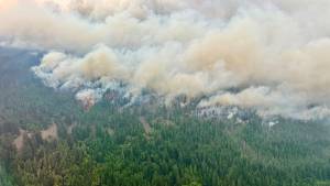 Incêndios no Canadá causam evacuações e fumaça sufoca áreas dos EUA