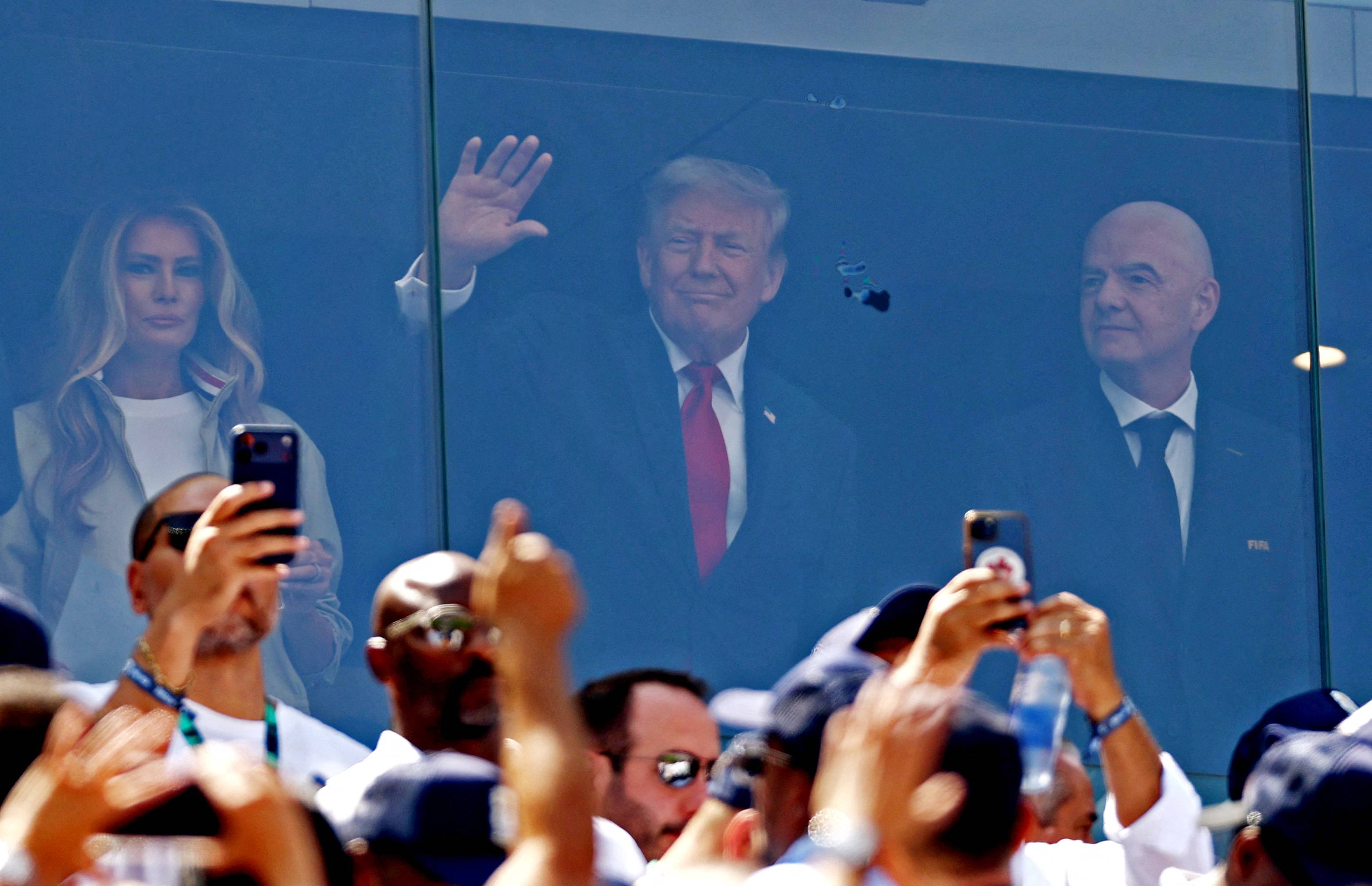 Trump comparece à final da Copa do Mundo 2026 e enfrenta vaias do público