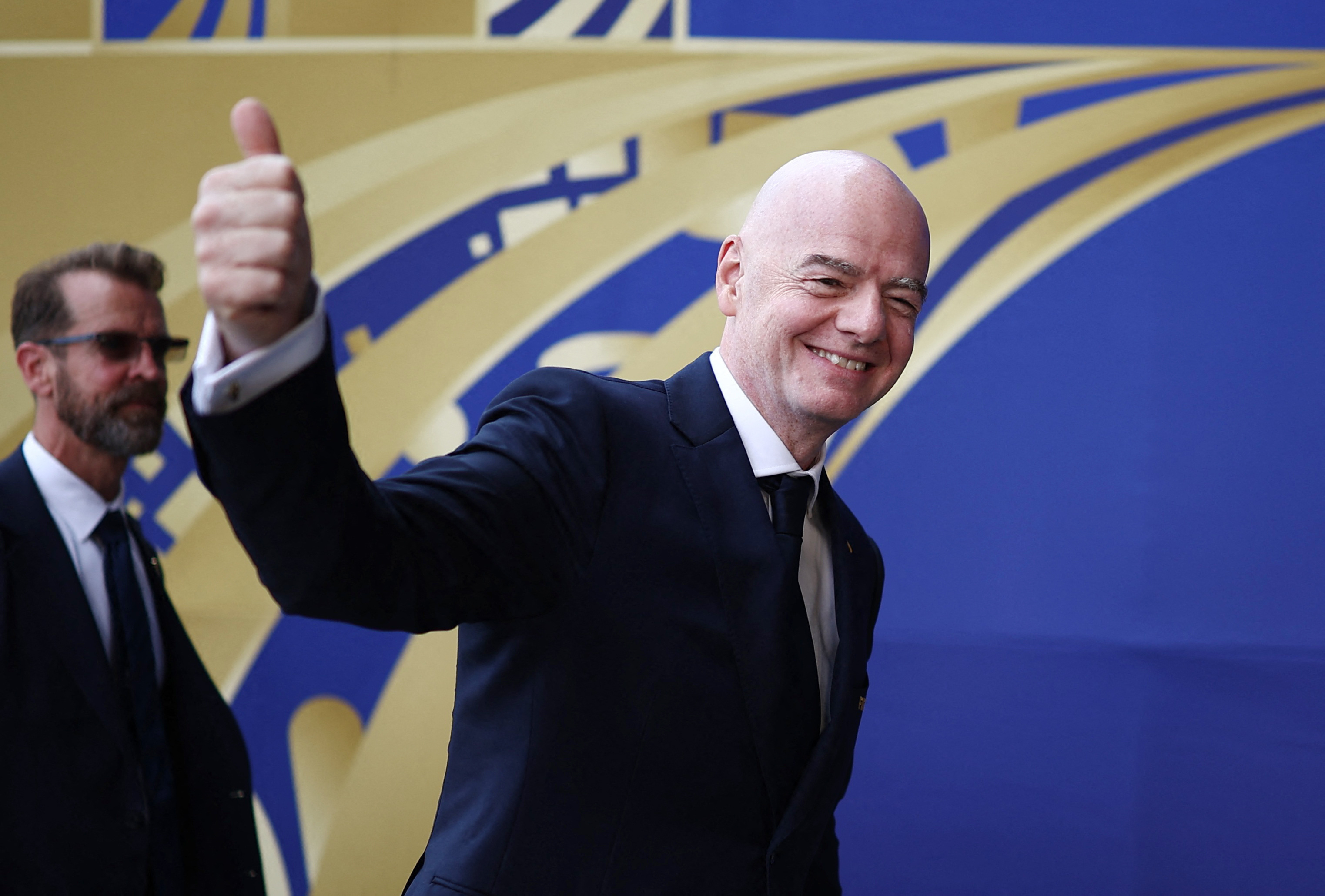 Membros de conselho da Fifa 'se rebelam' e pedem reunião urgente