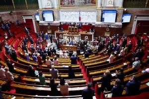 Parlamento da França aprova proibição de redes sociais para menores de 15 anos