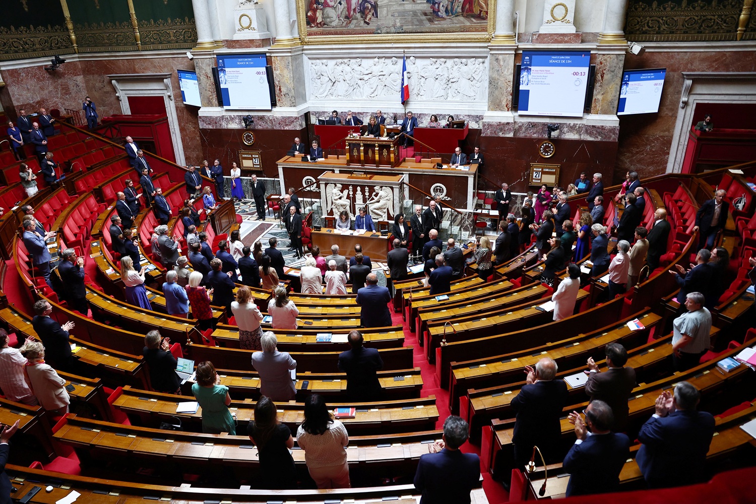 Parlamento da França aprova proibição de redes sociais para menores de 15 anos