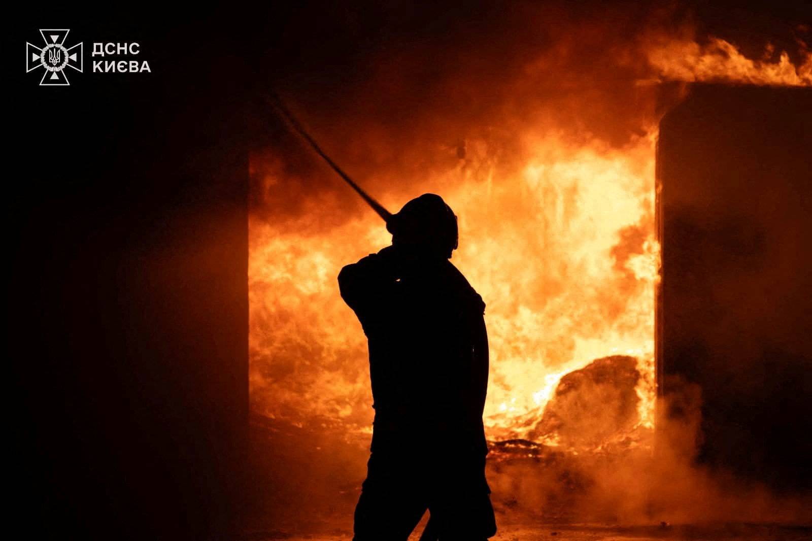 Kiev é atingida por mísseis; Rússia e Ucrânia relatam mortes de civis em ataques