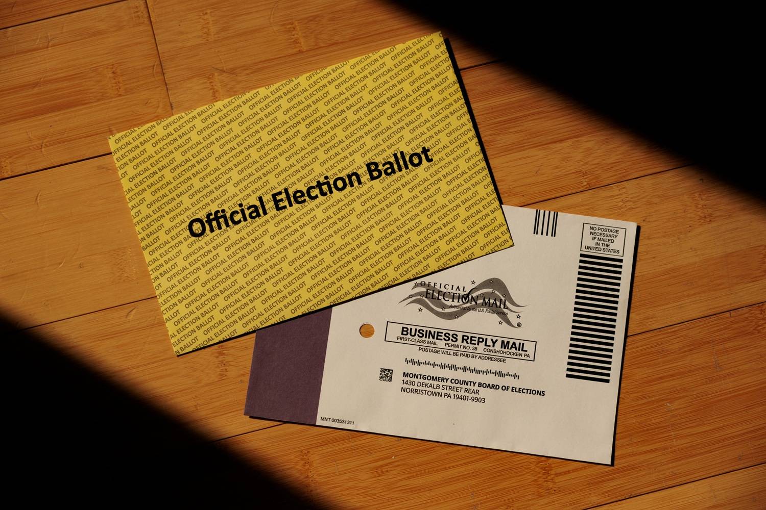 Cédula de votação por correspondência durante as eleições primárias da Pensilvânia
19 de maio de 2026
REUTERS/Hannah Beier