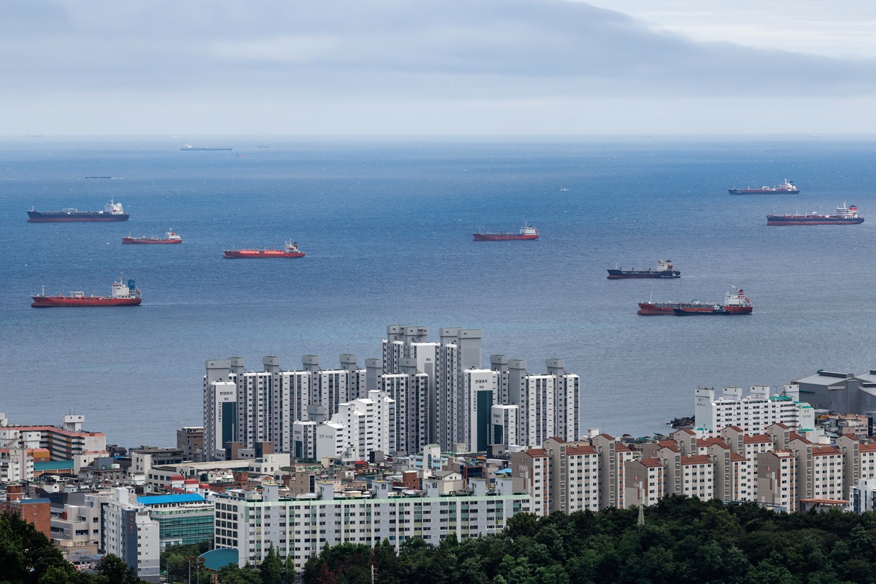 Petróleo Brent fecha em alta e se aproxima de US$ 100, com novos ataques no Irã - Foto