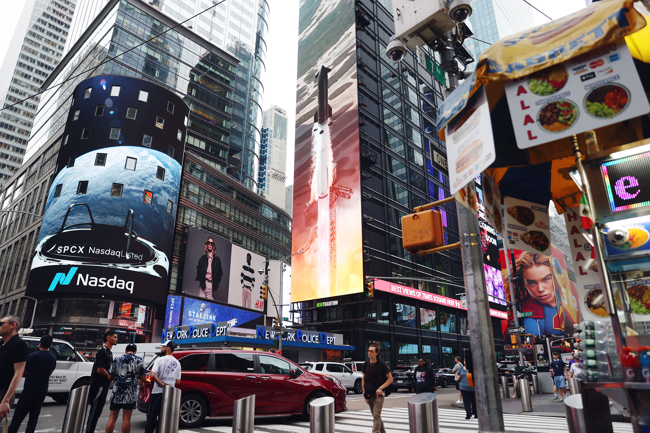 
96
Sinalização da SpaceX durante a oferta pública inicial da empresa no Nasdaq MarketSite, em 12 de junho. (Foto: Michael Nagle/Bloomberg)