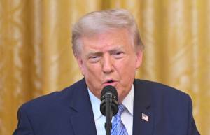 Trump volta a elevar tom e diz que Irã pagará ‘muitas vezes’ por mortes de soldados