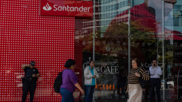 Uma agência do banco Santander no distrito financeiro de São Paulo