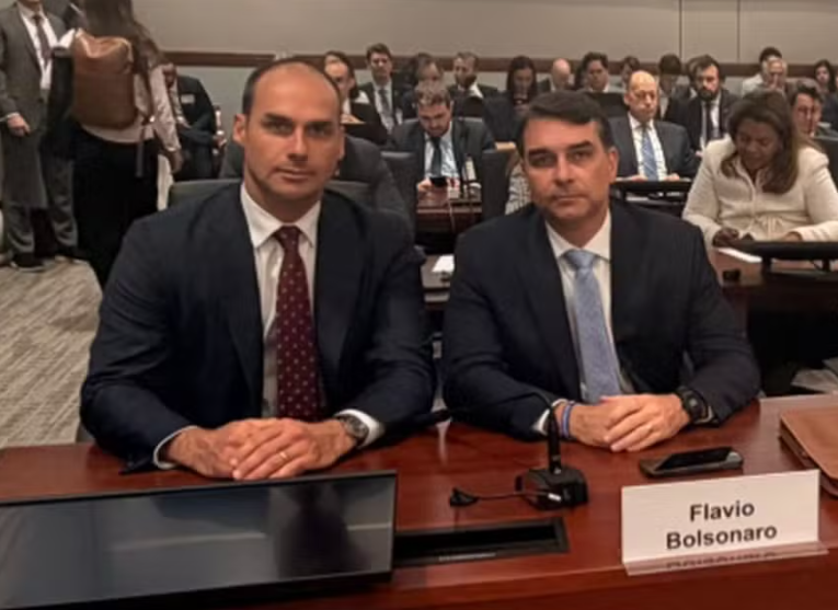PT pede ao TSE investigação sobre Flávio e Eduardo por interferência estrangeira