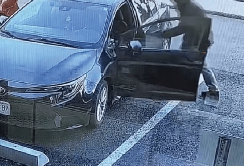 Imagens de câmeras de segurança registraram o momento do assalto a mão armada