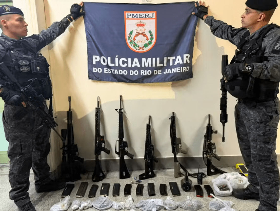 Policiais apreenderam seis fuzis na favela da Muzema