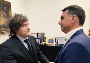 Flávio Bolsonaro posta vídeo com Javier Milei e fala em combater o terrorismo