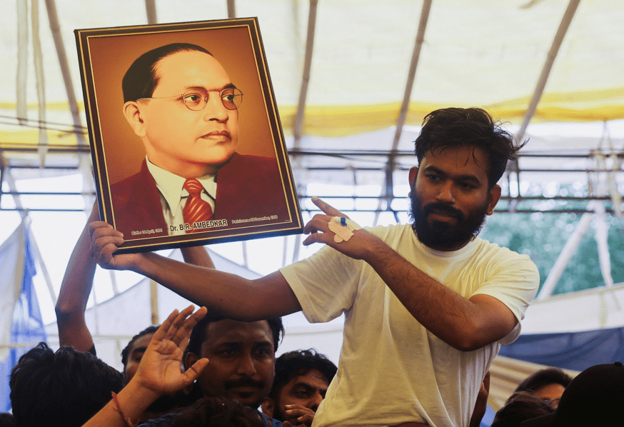 Como Abhijeet Dipke tornou-se a face do 1º protesto da Geração Z na Índia