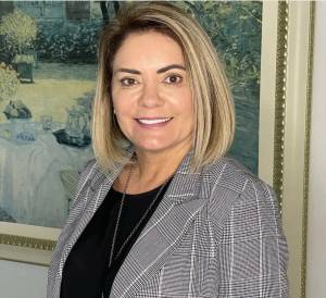 TRE-DF bloqueia R$ 227 mil de ex-esposa de Bolsonaro por dívida de campanha