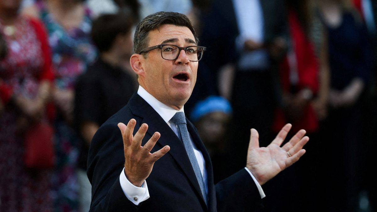 Andy Burnham assume como premiê do Reino Unido com promessa de renovar política