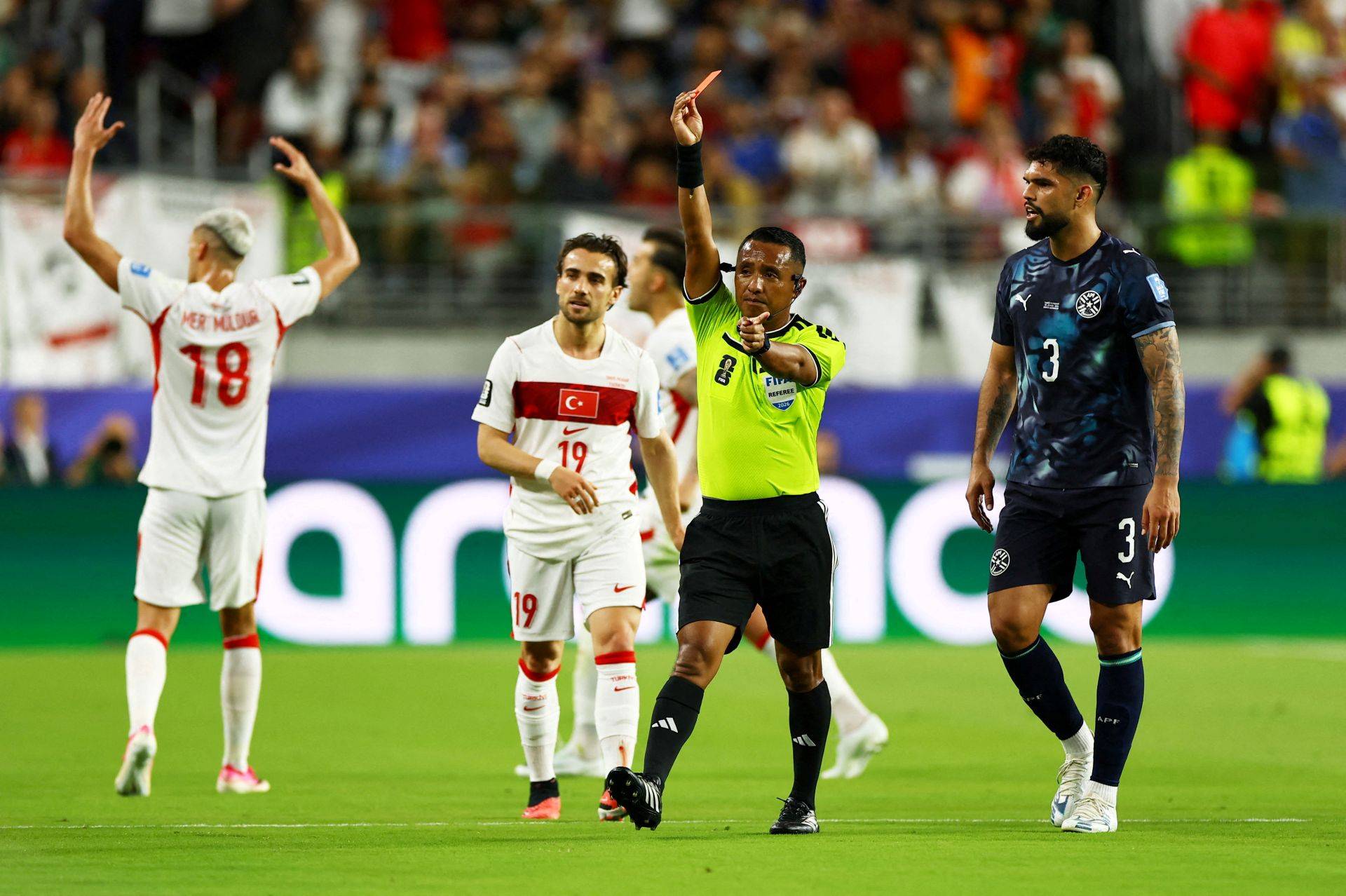 Árbitro que expulsou Almirón vai apitar França x Espanha