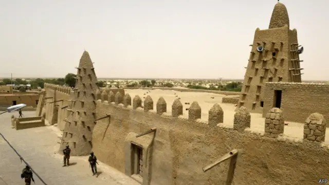 Insurgentes do Mali emboscam comboio militar; fonte afirma que mais de 50 morreram