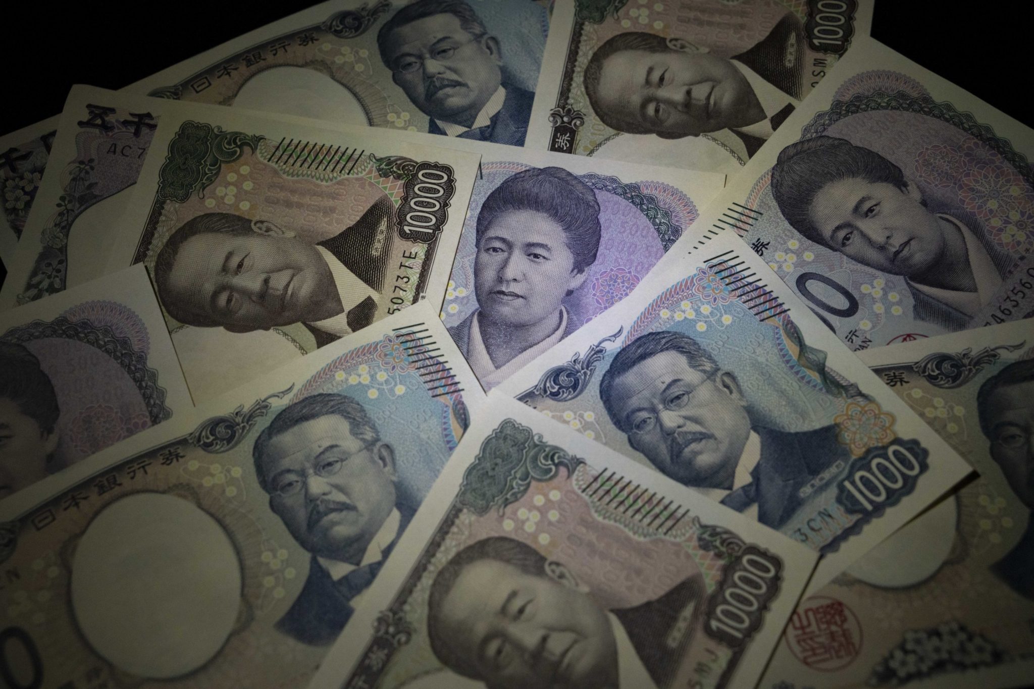 Intervenção do Japão no iene bate recorde diário em abril en