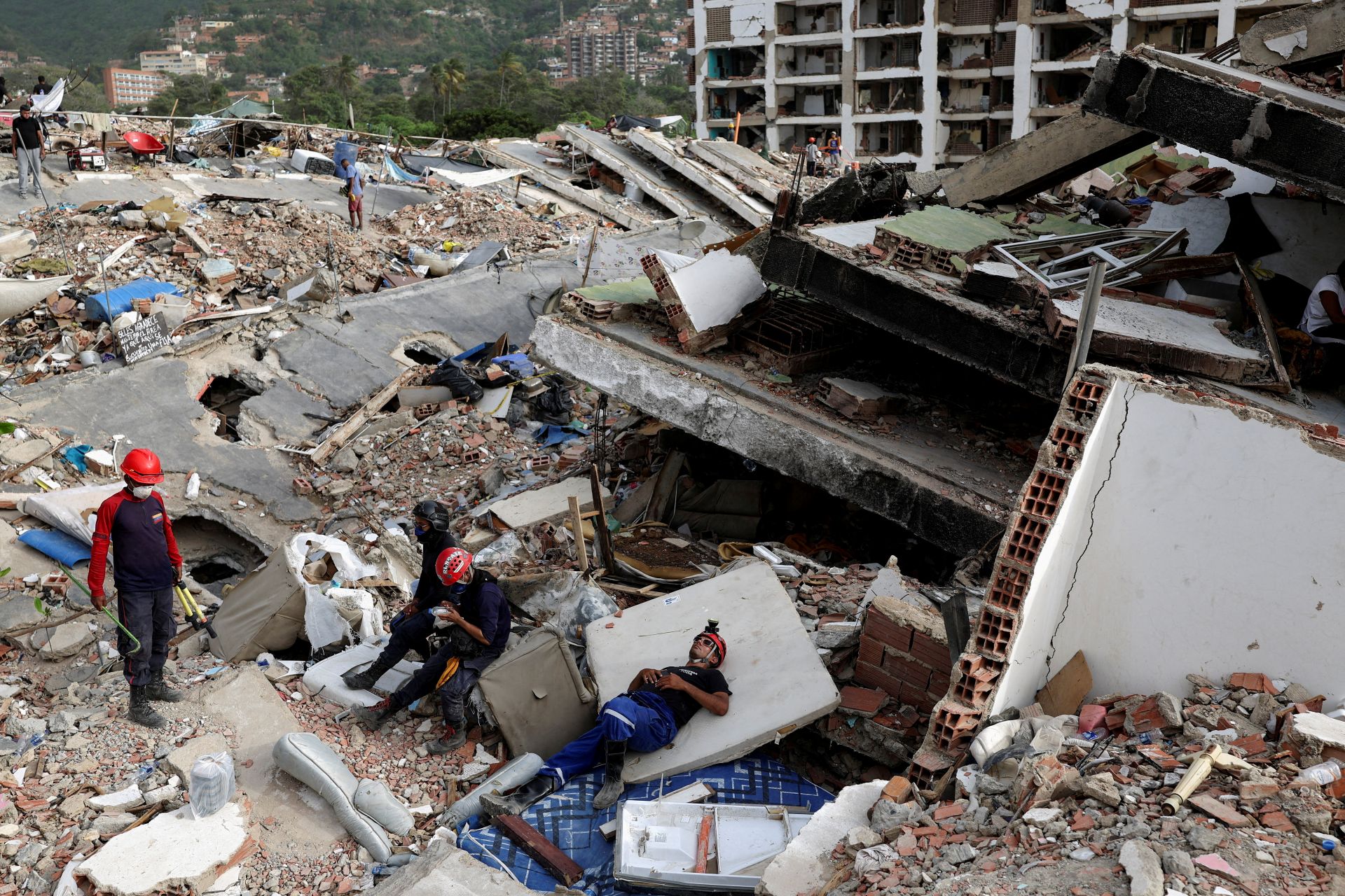 Número de mortos em terremotos na Venezuela passa de 4,8 mil