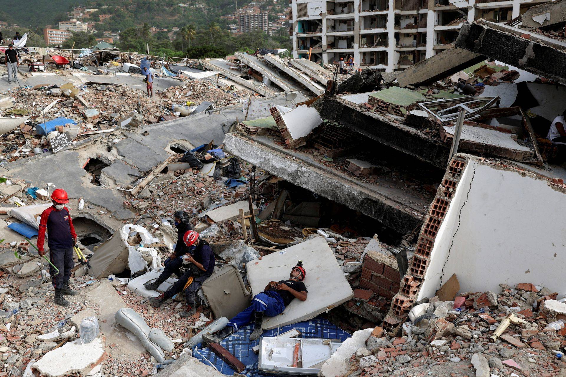 Número de mortos em terremotos na Venezuela passa de 4,8 mil