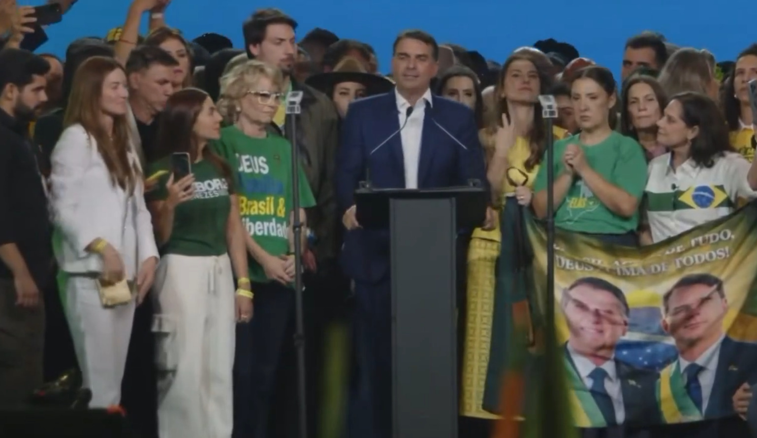 Com Milei e ausência de familiares, Flávio Bolsonaro lança candidatura à Presidência