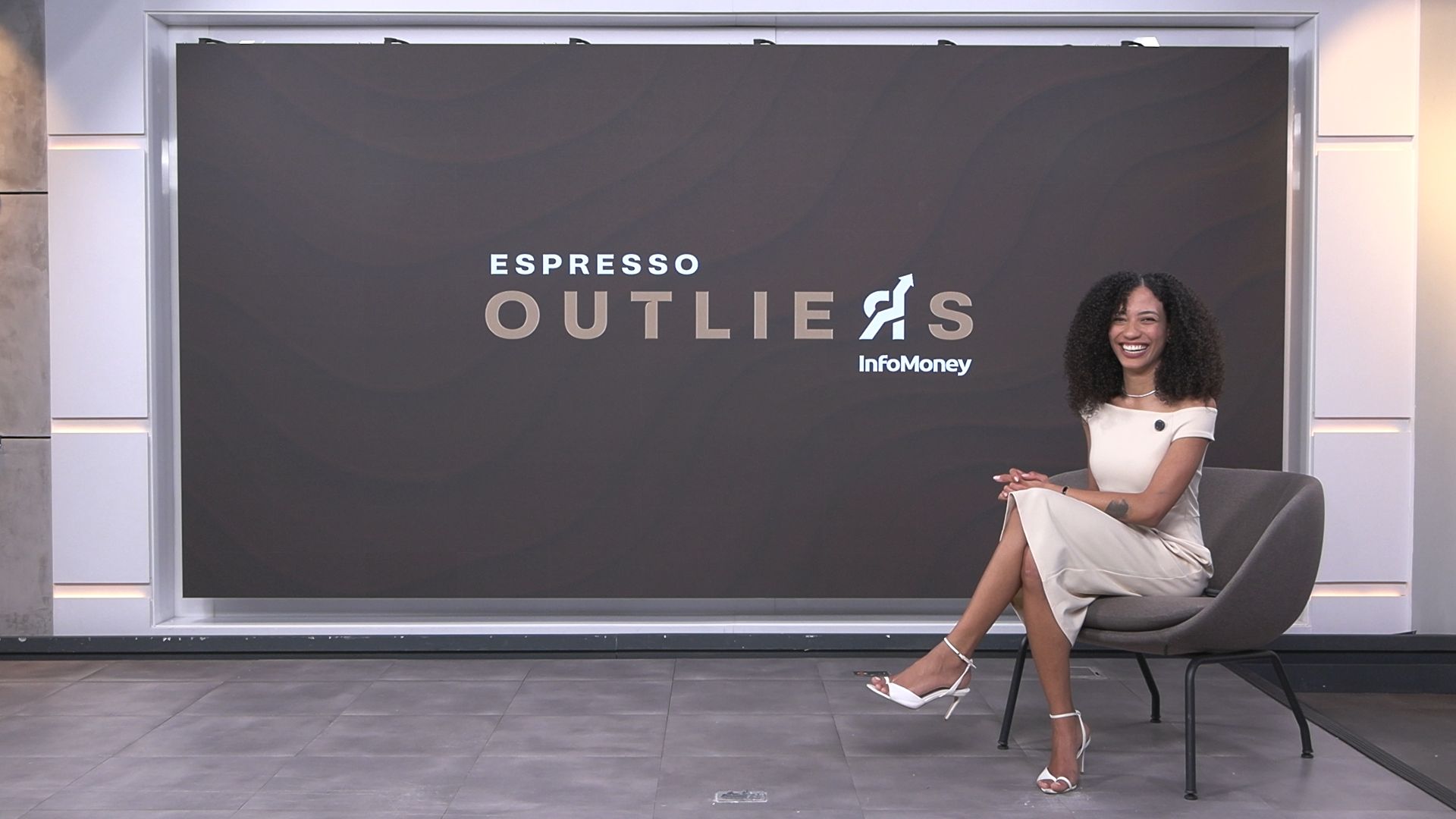 Clara Sodré apresenta Outliers InfoMoney. Imagem: Divulgação