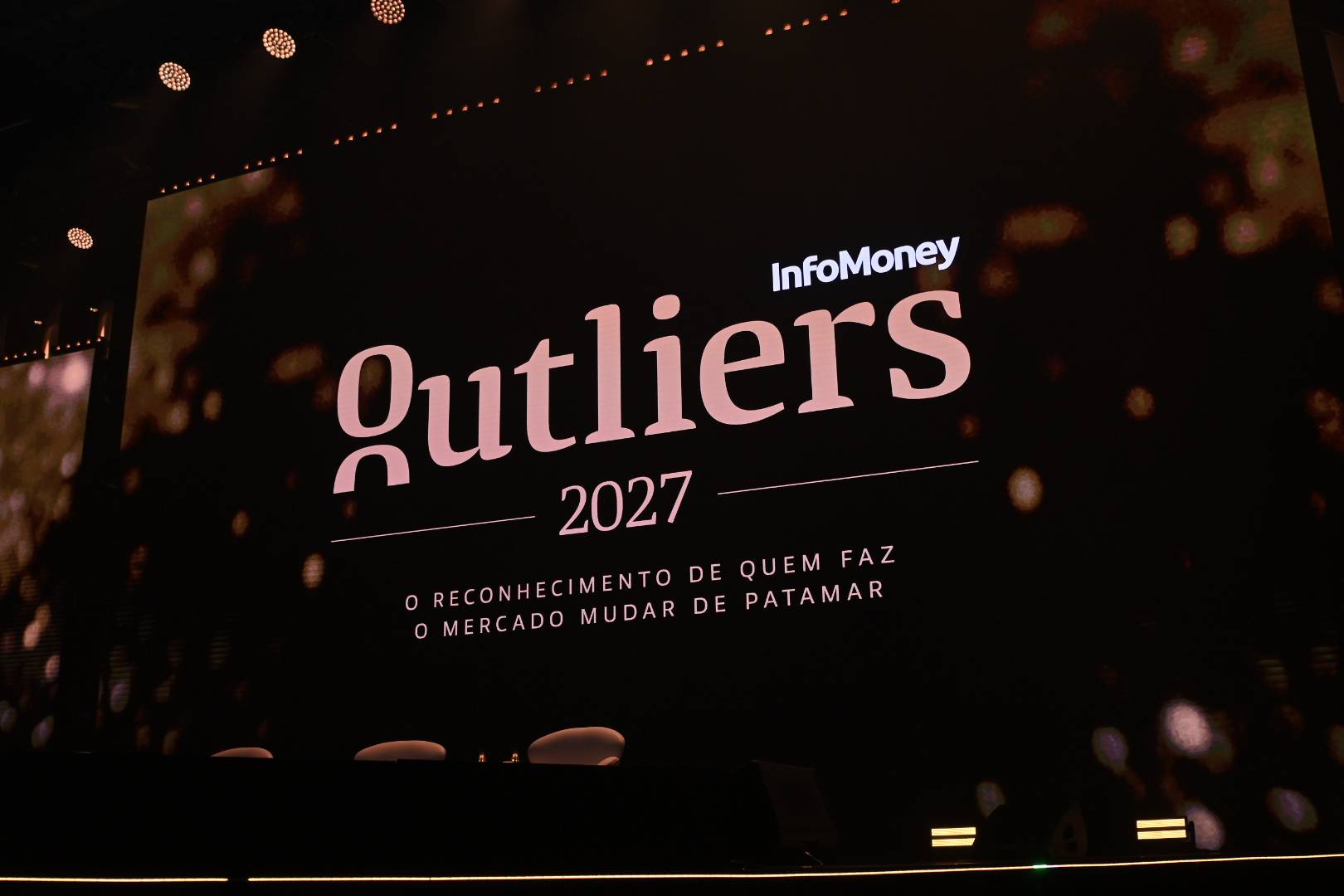 InfoMoney объявит лауреатов премии Outliers 2027 в январе в Сан-Паулу