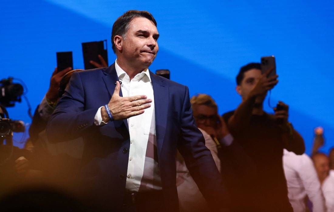 Hoje é o início da luta do bem contra o mal que Bolsonaro começou em 2018, diz Flávio