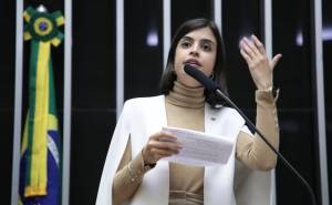 Mãe de Tabata Amaral sofre acidente em campanha e é internada em UTI em SP