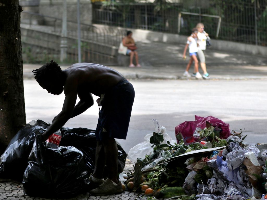 Quase metade dos filhos dos mais pobres não consegue deixar essa condição na vida