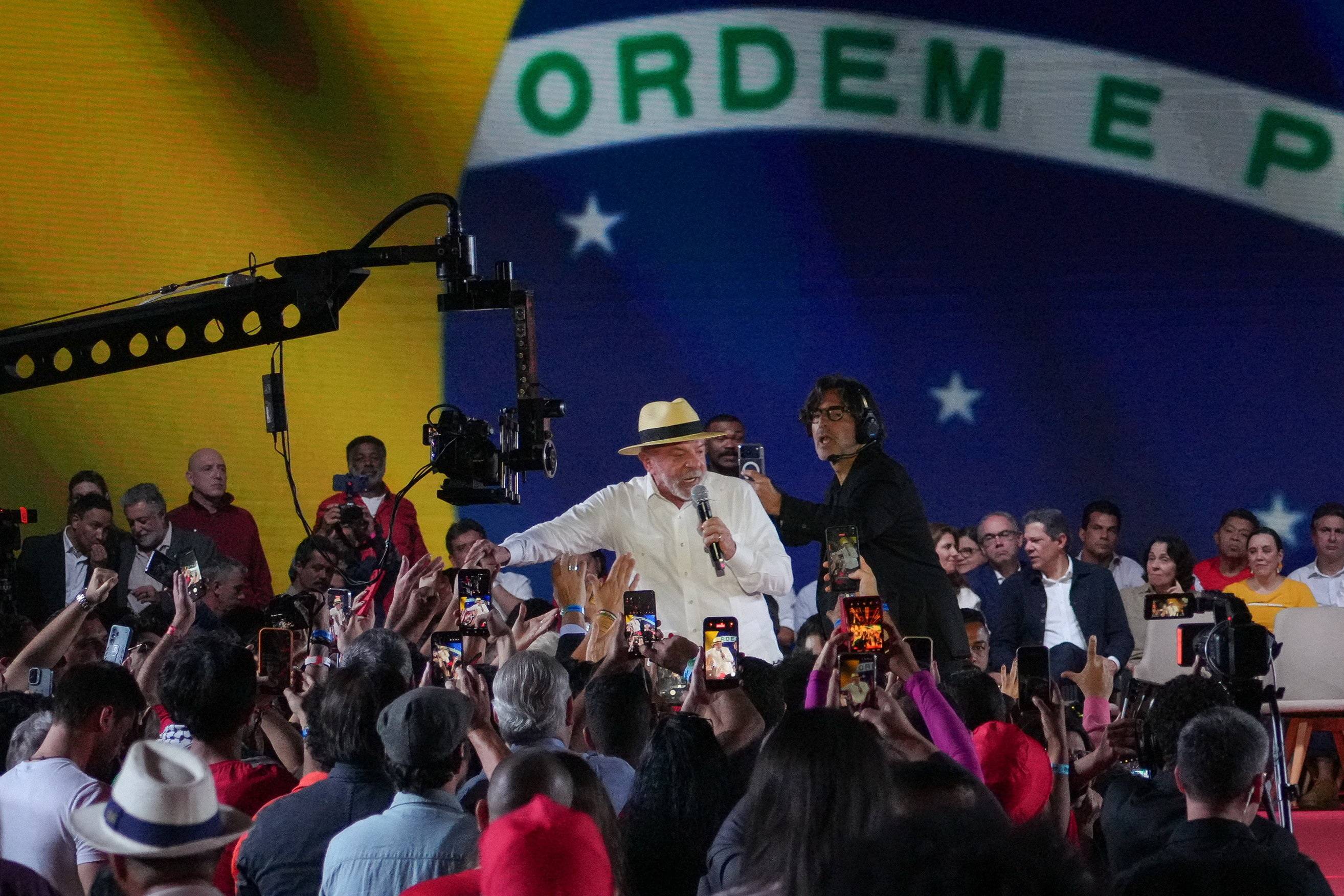 O presidente Luiz Inácio Lula da Silva discursa durante sua oficialização como candidato a um quarto mandato na eleição presidencial de outubro, em convenção realizada pelo Partido dos Trabalhadores (PT) em São Paulo, Brasil, em 2 de agosto de 2026. REUTERS/Alexandre Meneghini