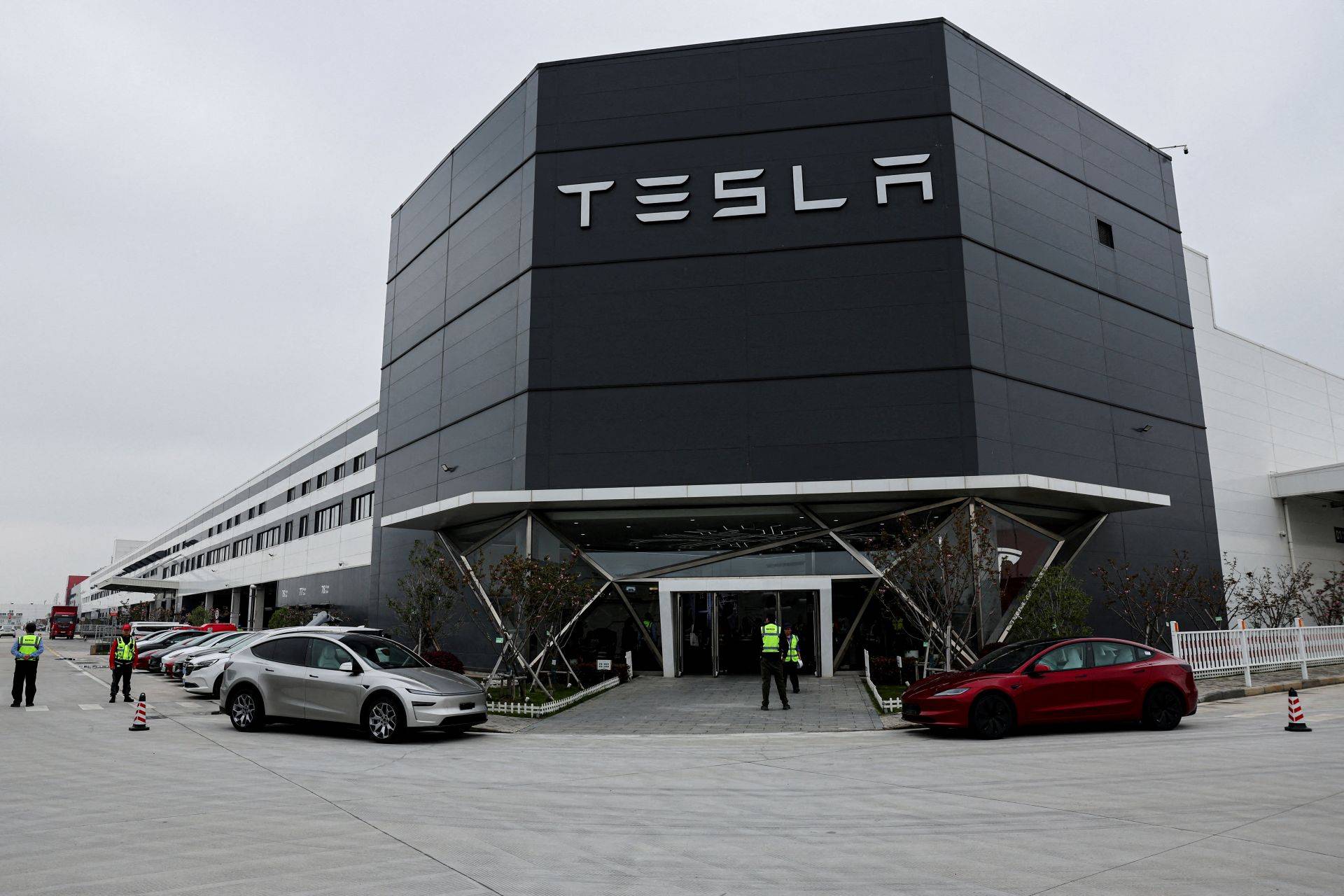 Tesla dá prévia de evento em 1º de outubro para apresentar o Roadster de nova geração