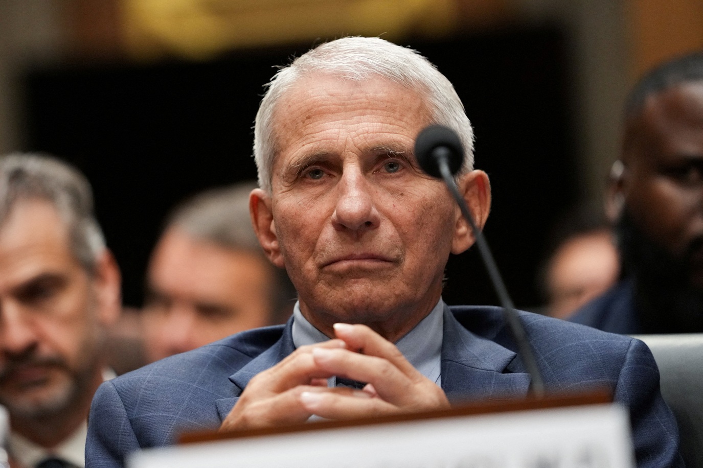 Fauci se recusa a responder 100 vezes e é declarado em desacato pelo Senado dos EUA