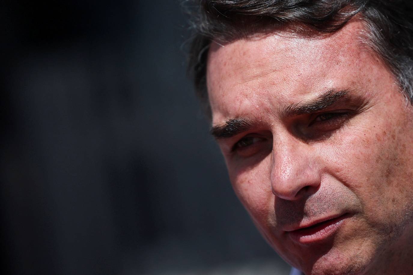 Flávio Bolsonaro volta a defender ajuste fiscal com ‘tesouraço’ e aumento de receita