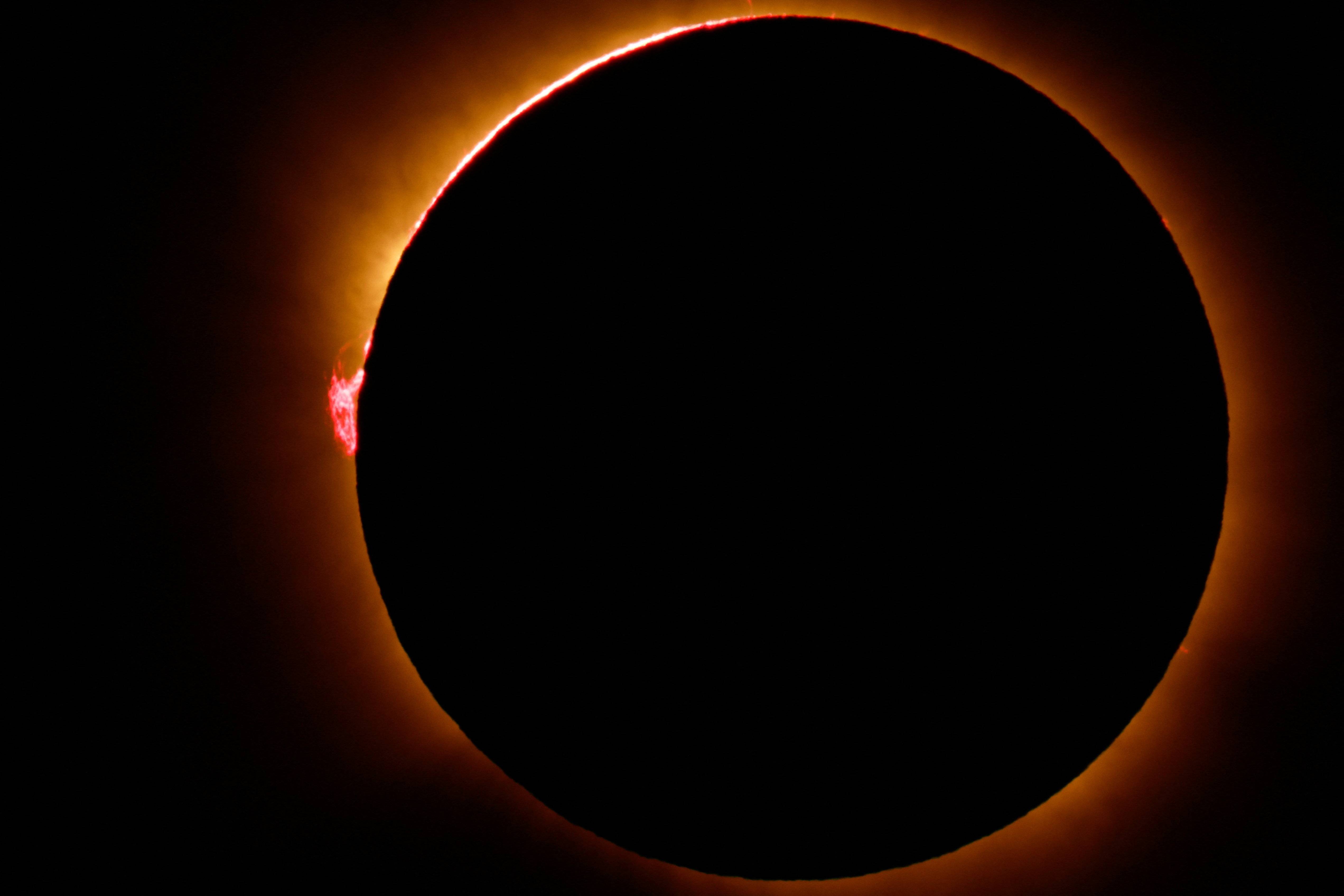 Eclipse solar total transforma dia em noite na Espanha e na Islândia