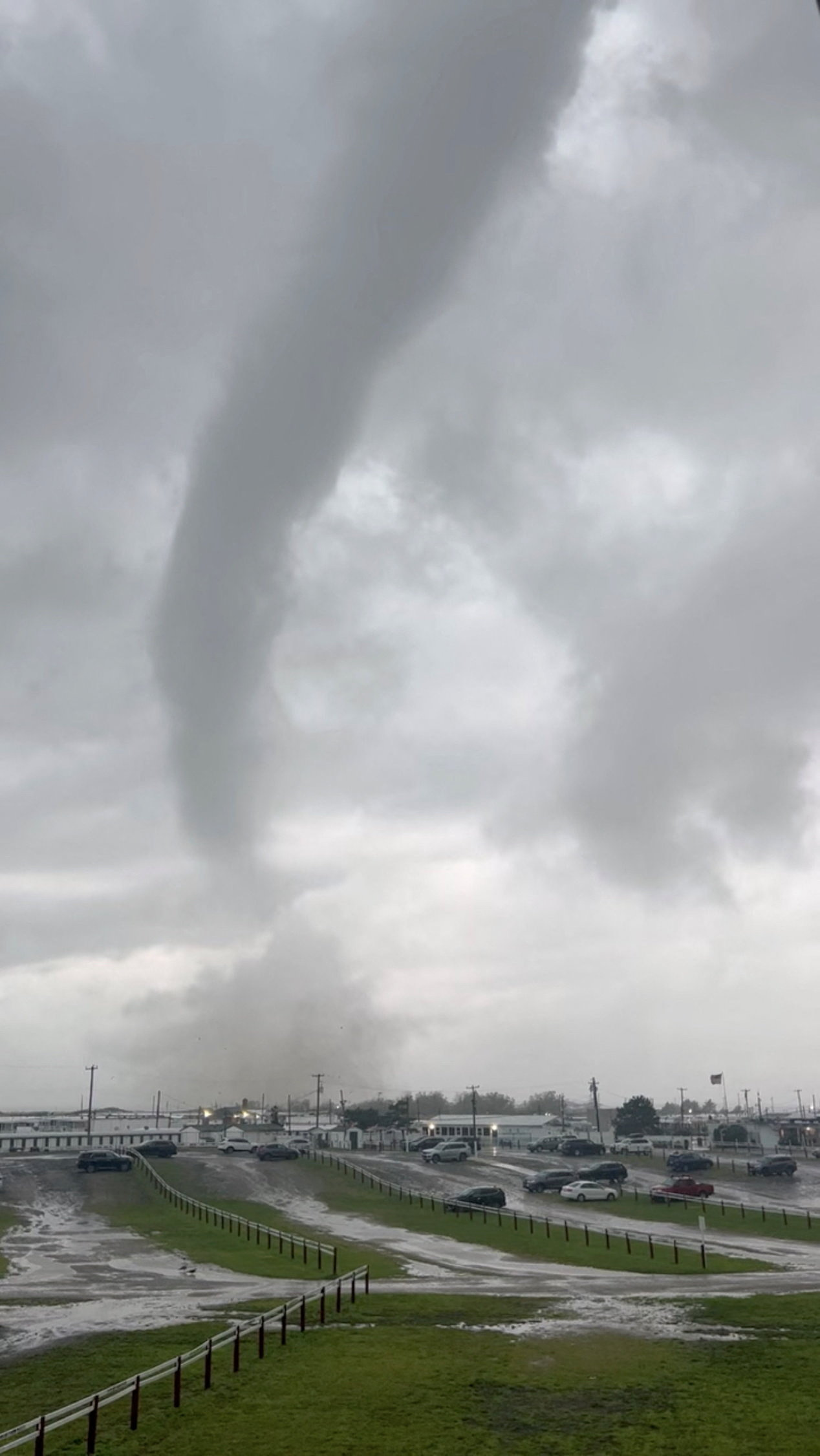 Tornados raros para a região atingem Nova York e tempestade paralisa metrô e rodovias - QTU Questões do Universo