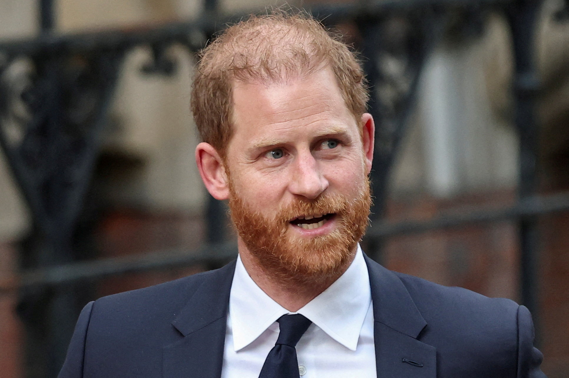 Príncipe Harry diz que quer se reconciliar com a família real