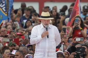 Lula volta a prometer retomada da indústria da defesa, mas diz não querer guerra
