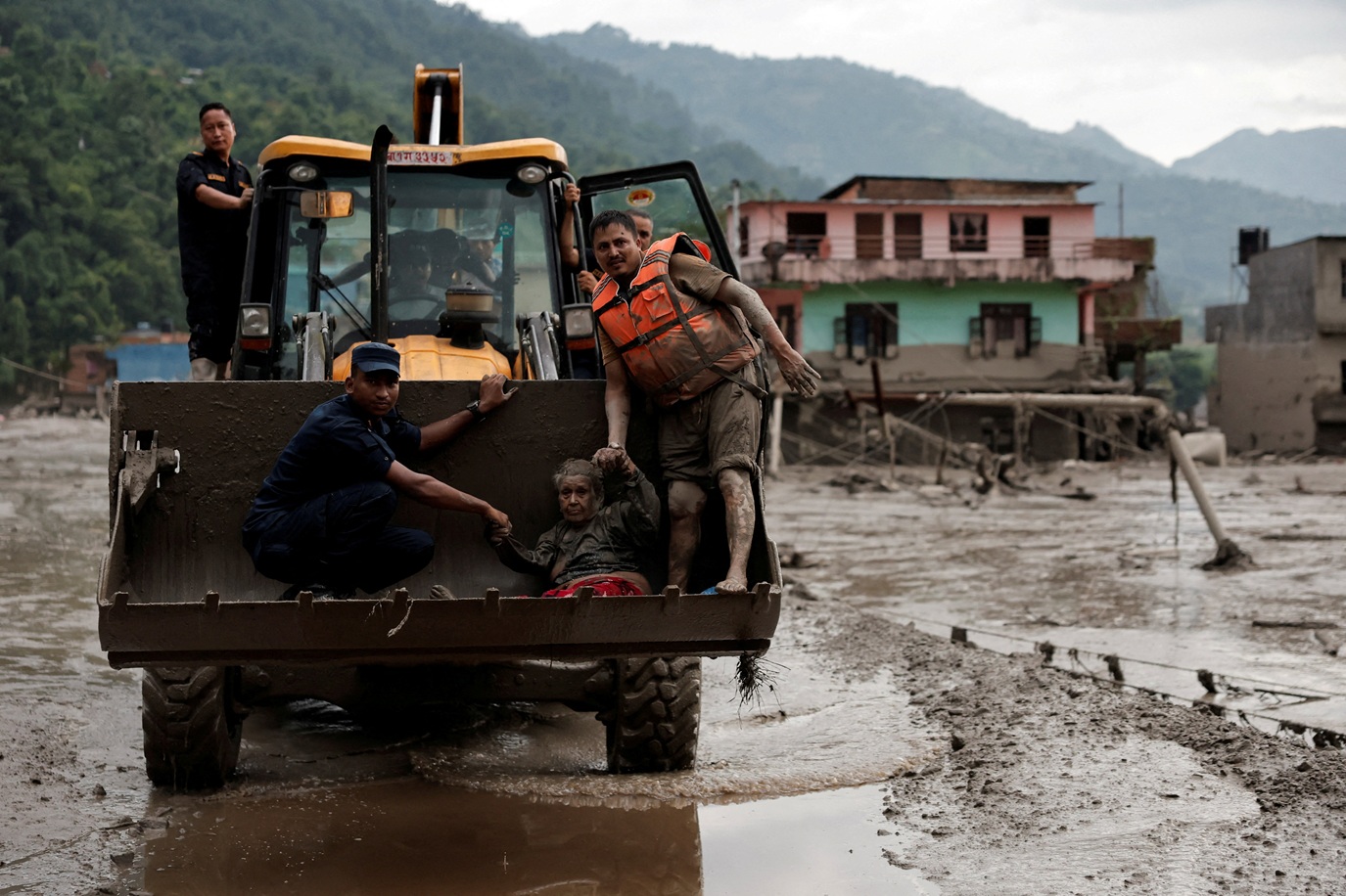 Veja tudo o que já se sabe sobre as enchentes mortais no Nepal e no Tibete