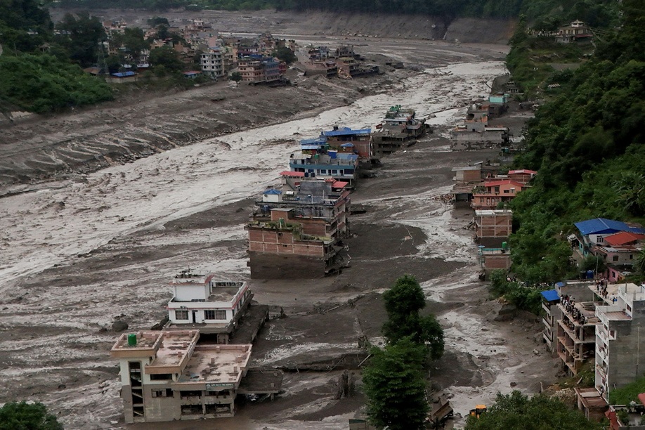 Mais de 100 peregrinos indianos estão entre os desaparecidos nas enchentes no Nepal - QTU Questões do Universo