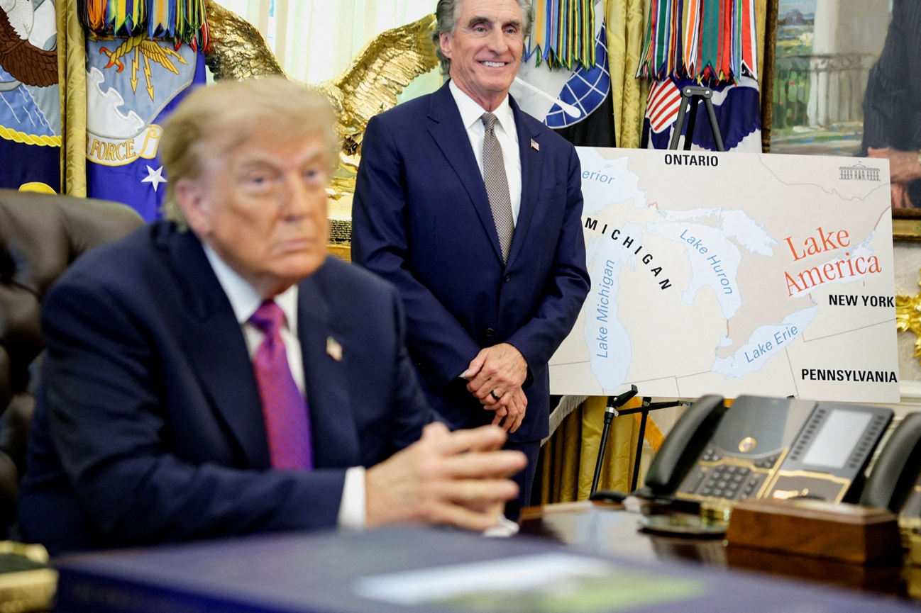 Trump assina decreto e rebatiza lago na fronteira com o Canadá como “Lago América” - QTU Questões do Universo
