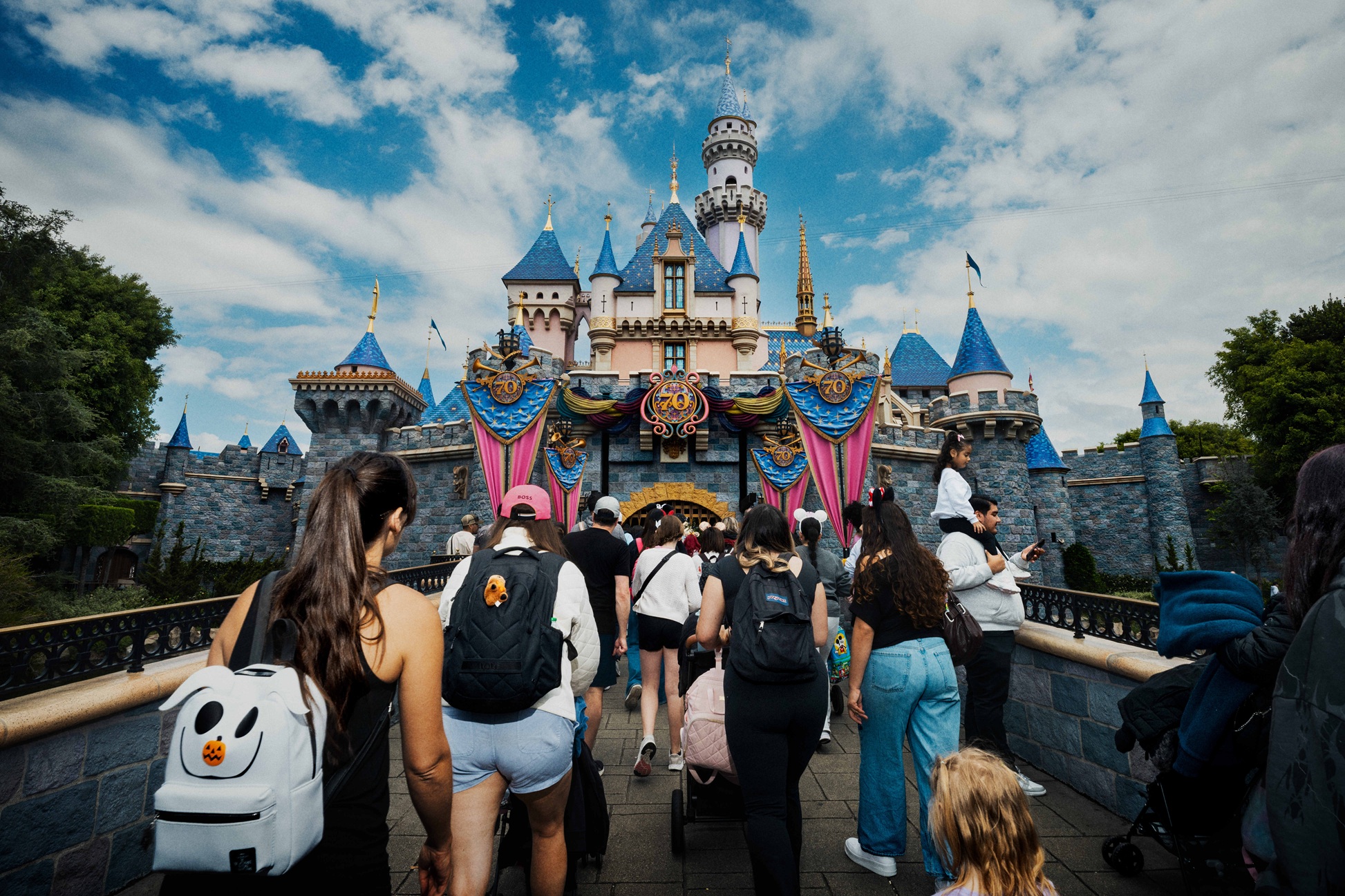 Streaming e parques temáticos impulsionam lucro da Disney no trimestre